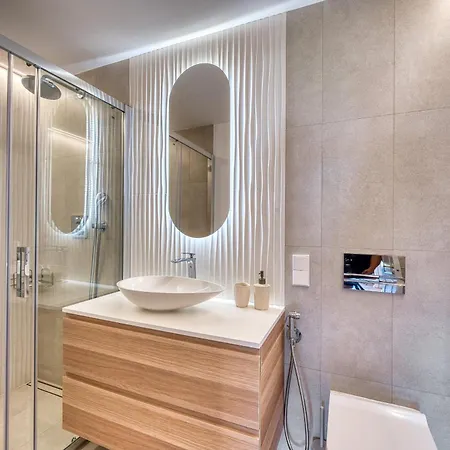 شقة 1081 Luxurious Beachfront Penthouse With Private Jacuzzi *