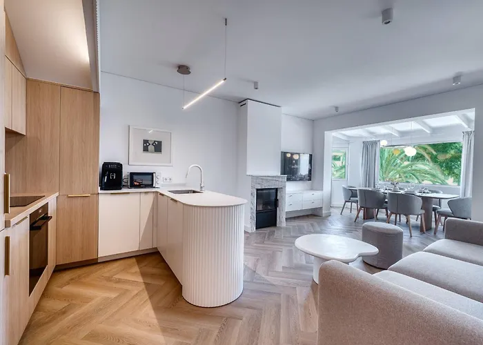 1081 Luxurious Beachfront Penthouse With Private Jacuzzi Marbella