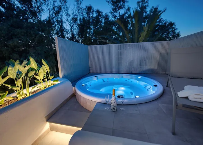 1081 Luxurious Beachfront Penthouse With Private Jacuzzi Lägenhet *