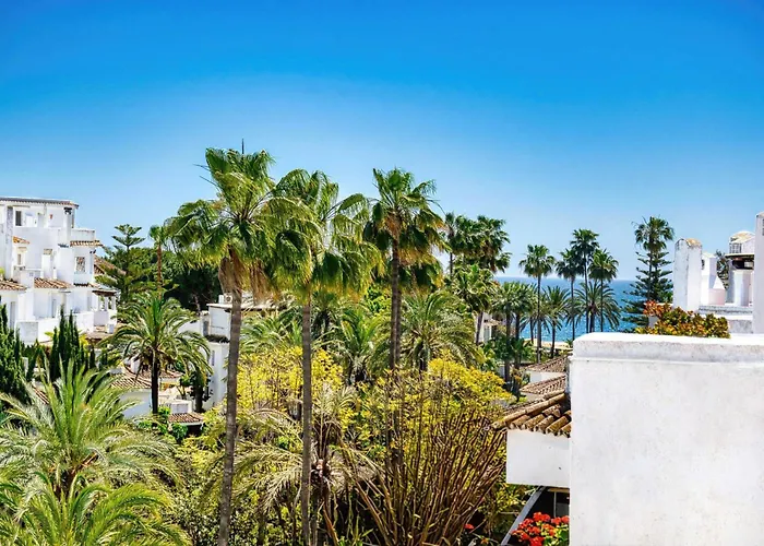 1081 Luxurious Beachfront Penthouse With Private Jacuzzi Lägenhet Marbella
