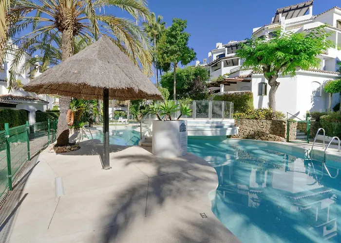 1081 Luxurious Beachfront Penthouse With Private Jacuzzi Lägenhet Marbella