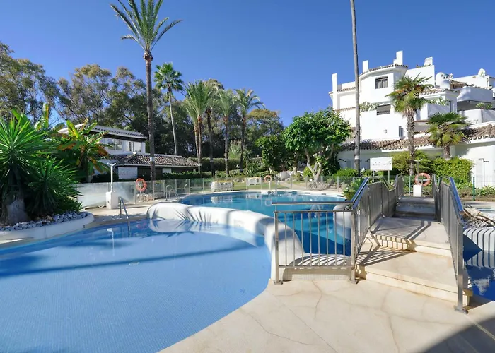 1081 Luxurious Beachfront Penthouse With Private Jacuzzi Marbella