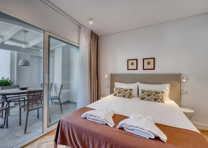 Lägenhet 1081 Luxurious Beachfront Penthouse With Private Jacuzzi