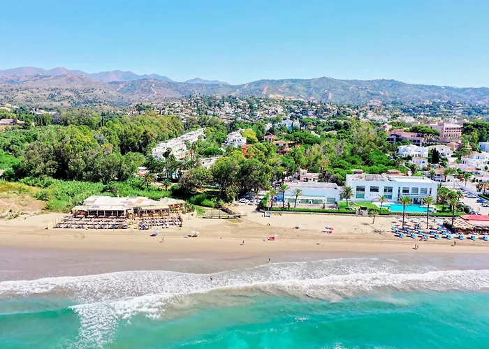 1081 Luxurious Beachfront Penthouse With Private Jacuzzi