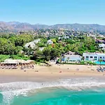 1081 Luxurious Beachfront Penthouse With Private Jacuzzi