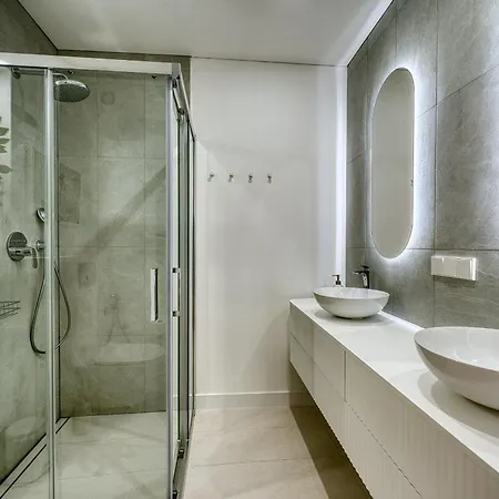 Daire 1081 Luxurious Beachfront Penthouse With Private Jacuzzi *