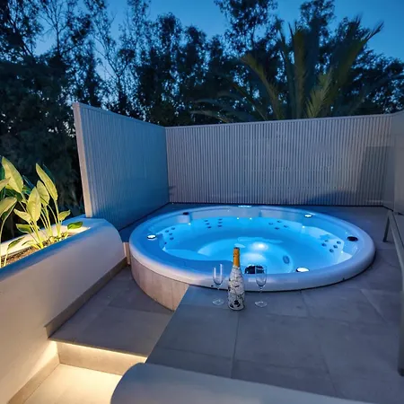 1081 Luxurious Beachfront Penthouse With Private Jacuzzi Daire *