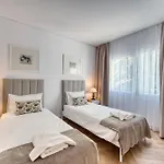 1081 Luxurious Beachfront Penthouse With Private Jacuzzi Апартаменти *