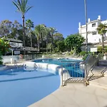 1081 Luxurious Beachfront Penthouse With Private Jacuzzi Марбелья