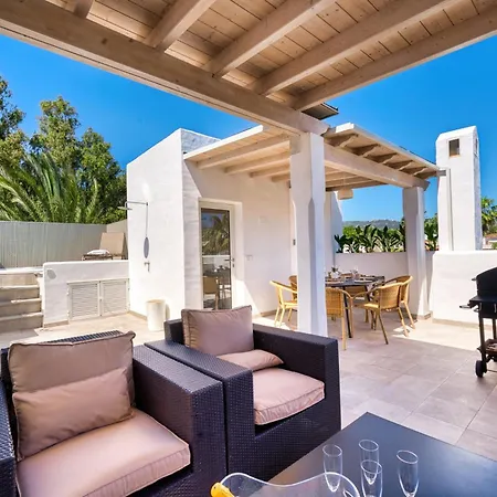 1081 Luxurious Beachfront Penthouse With Private Jacuzzi Апартаменти