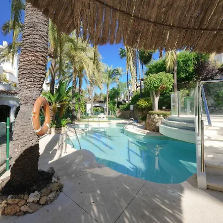 1081 Luxurious Beachfront Penthouse With Private Jacuzzi Апартаменти