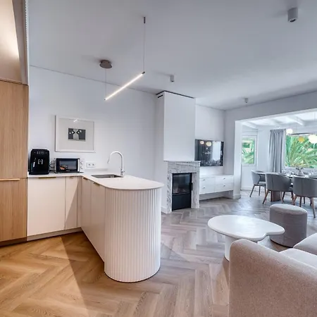 1081 Luxurious Beachfront Penthouse With Private Jacuzzi Марбелья