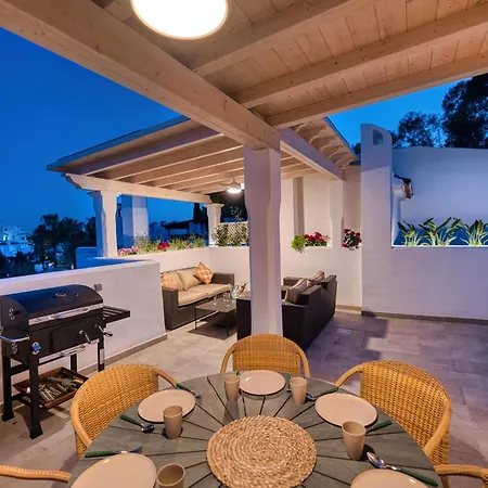 Апартаменты 1081 Luxurious Beachfront Penthouse With Private Jacuzzi Марбелья